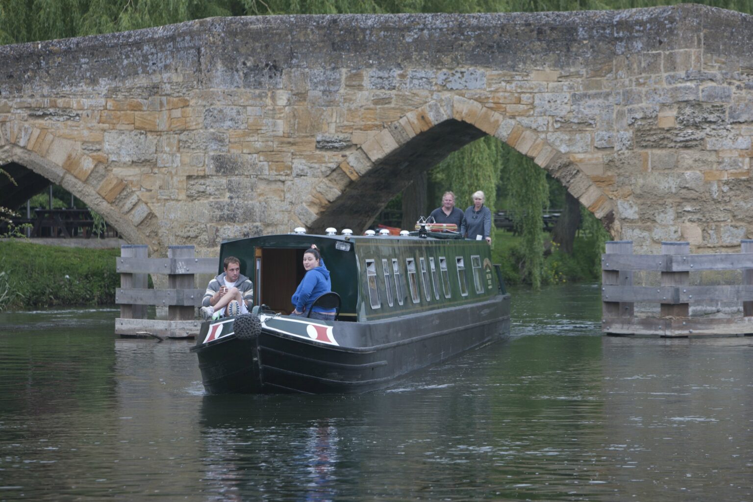 Top 9 Autumn 2022 Canal Boat Holiday Destinations Anglo Welsh Ltd   Canal Boating On The Thames 1536x1025 